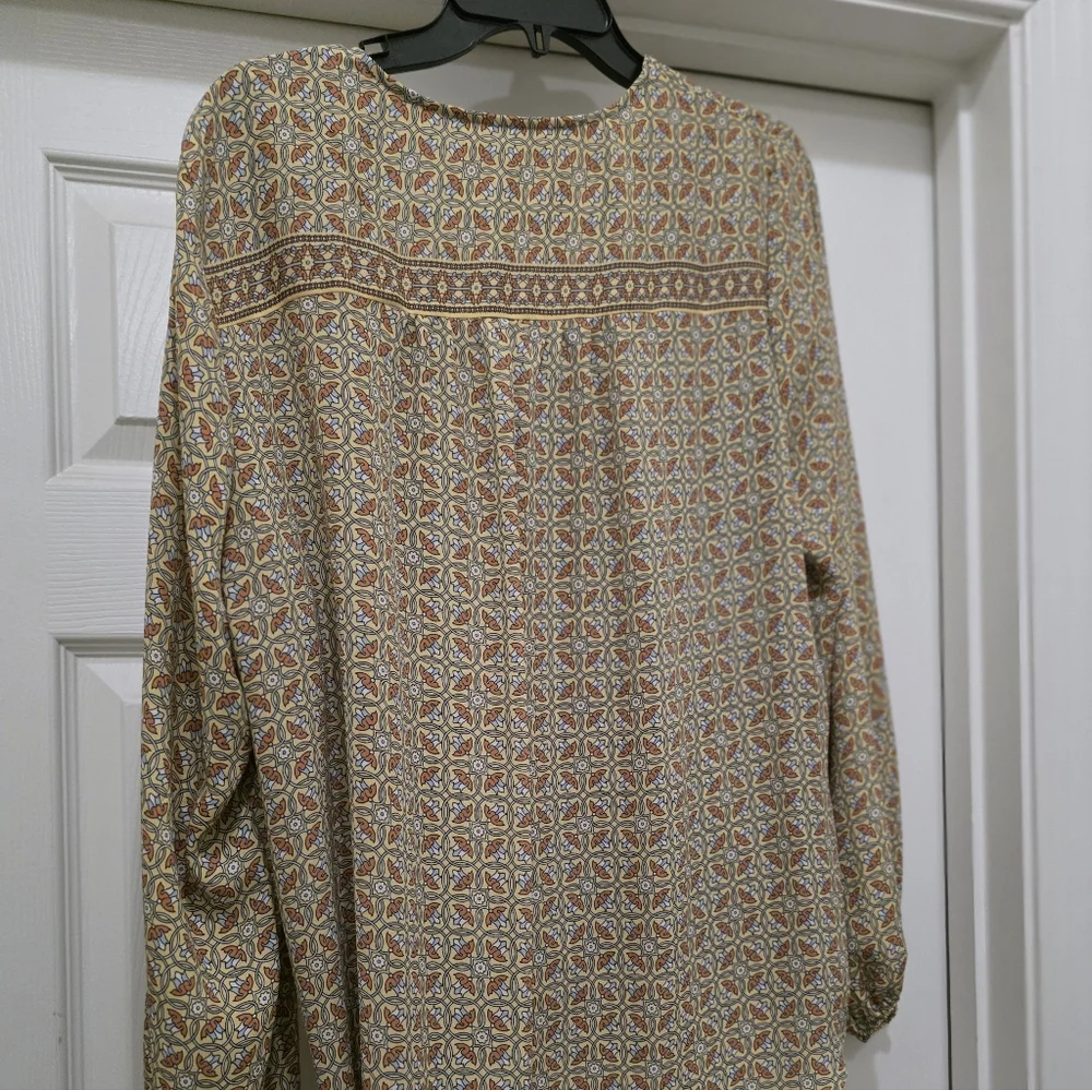 Patterned V-Neck Wrap Blouse - Picture 3 of 3